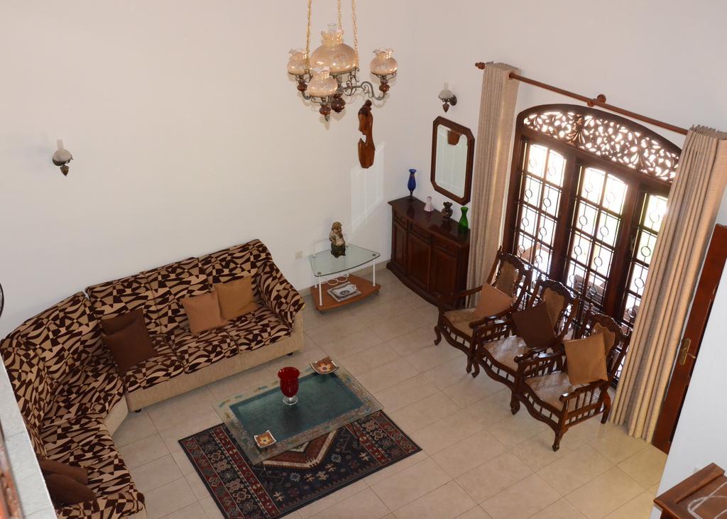 Gondolas Holiday Lanka Ragama Buitenkant foto